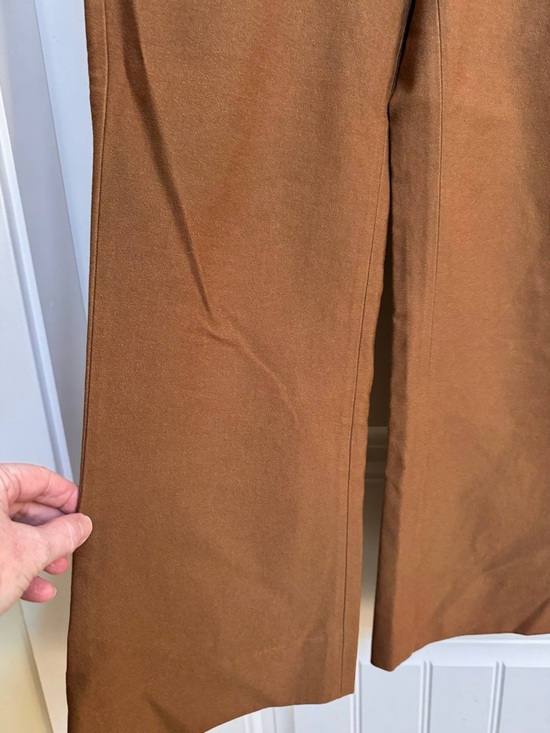 Vince Mid-Rise Kick Flare Cropped Pants in Toffee. Size 4 - Picture 4 of 7